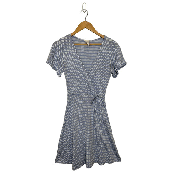 Caution To The Wind Dresses & Skirts - Caution To The Wind Faux Wrap Tie Front Pattern Dress Women's Blue Small